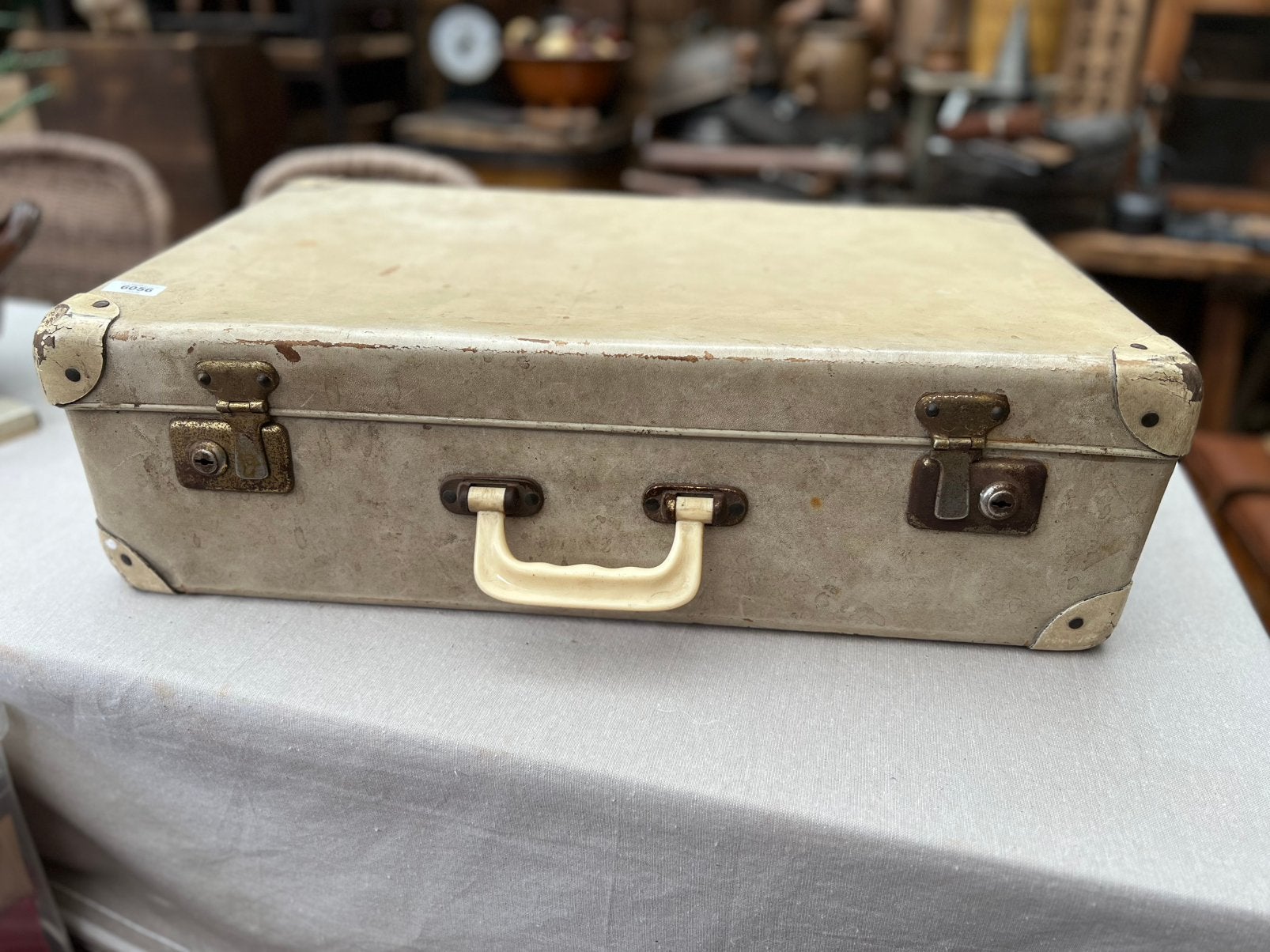 Brocante vuil wit koffer valies, Ophalen