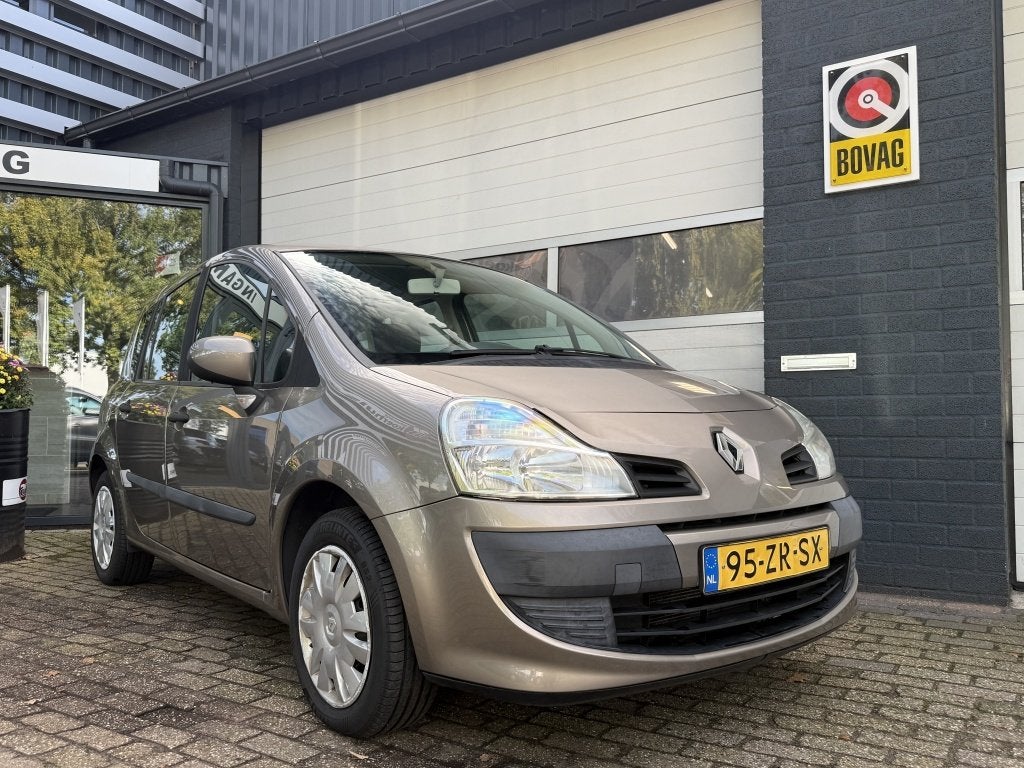 Renault Grand Modus 1.6-16V Expression, Gebruikt, 4 cilinders, 1210 kg, Beige