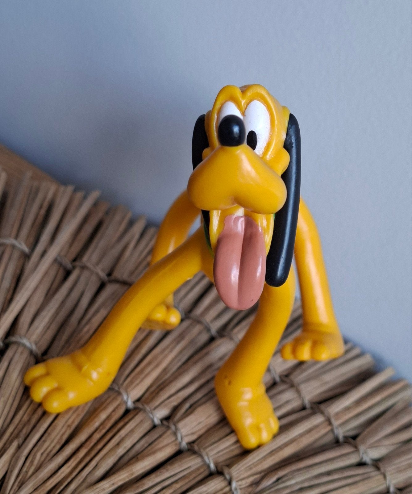 Disney Pluto speelfiguur rubber buigbaar hond disney, Verzamelen, Ophalen of Verzenden, Goofy of Pluto, Zo goed als nieuw, Beeldje of Figuurtje