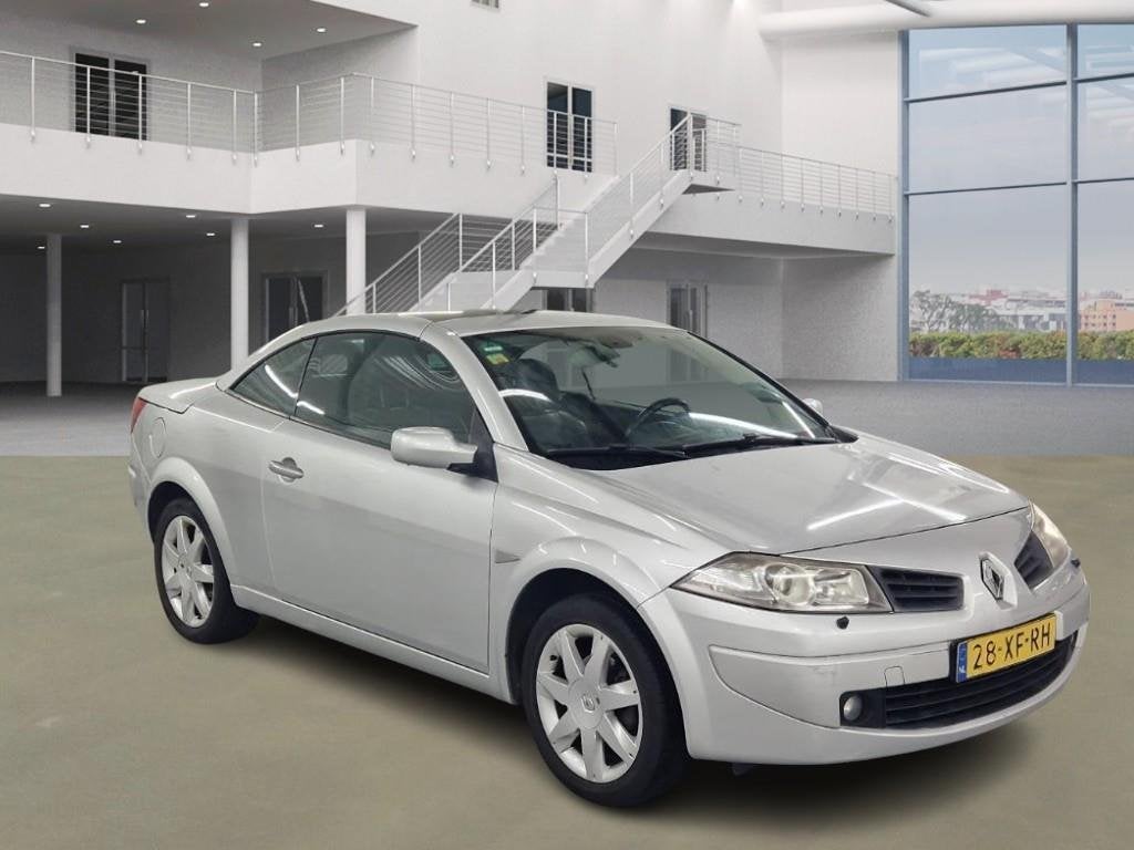 Renault Mégane Coupé-Cabriolet 2.0-16V Tech Line, Voorwielaandrijving, 1998 cc, 135 pk, Gebruikt