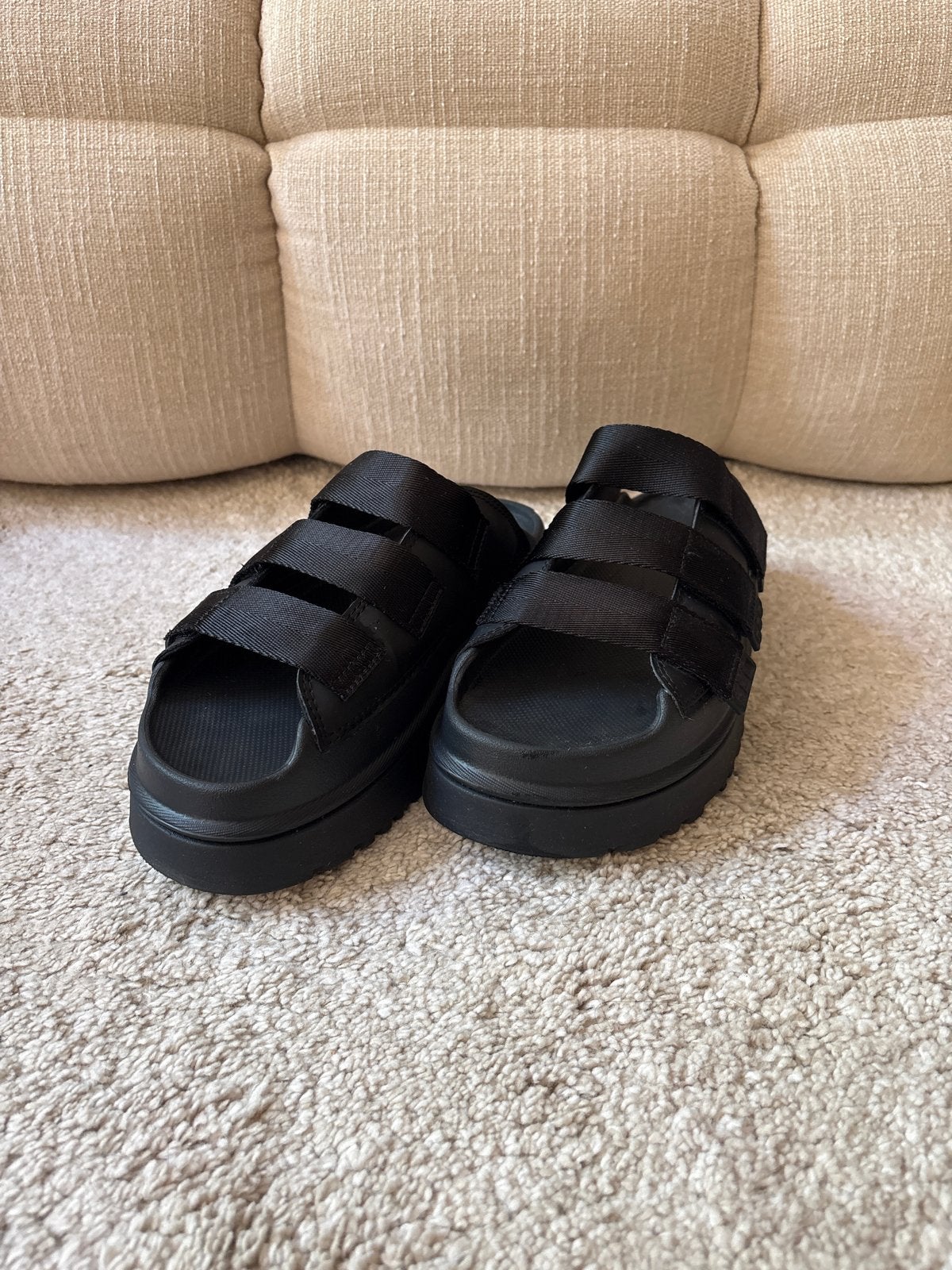 Ugg sandalen zwart, maat 39, Ophalen, Zo goed als nieuw, Zwart, Slippers