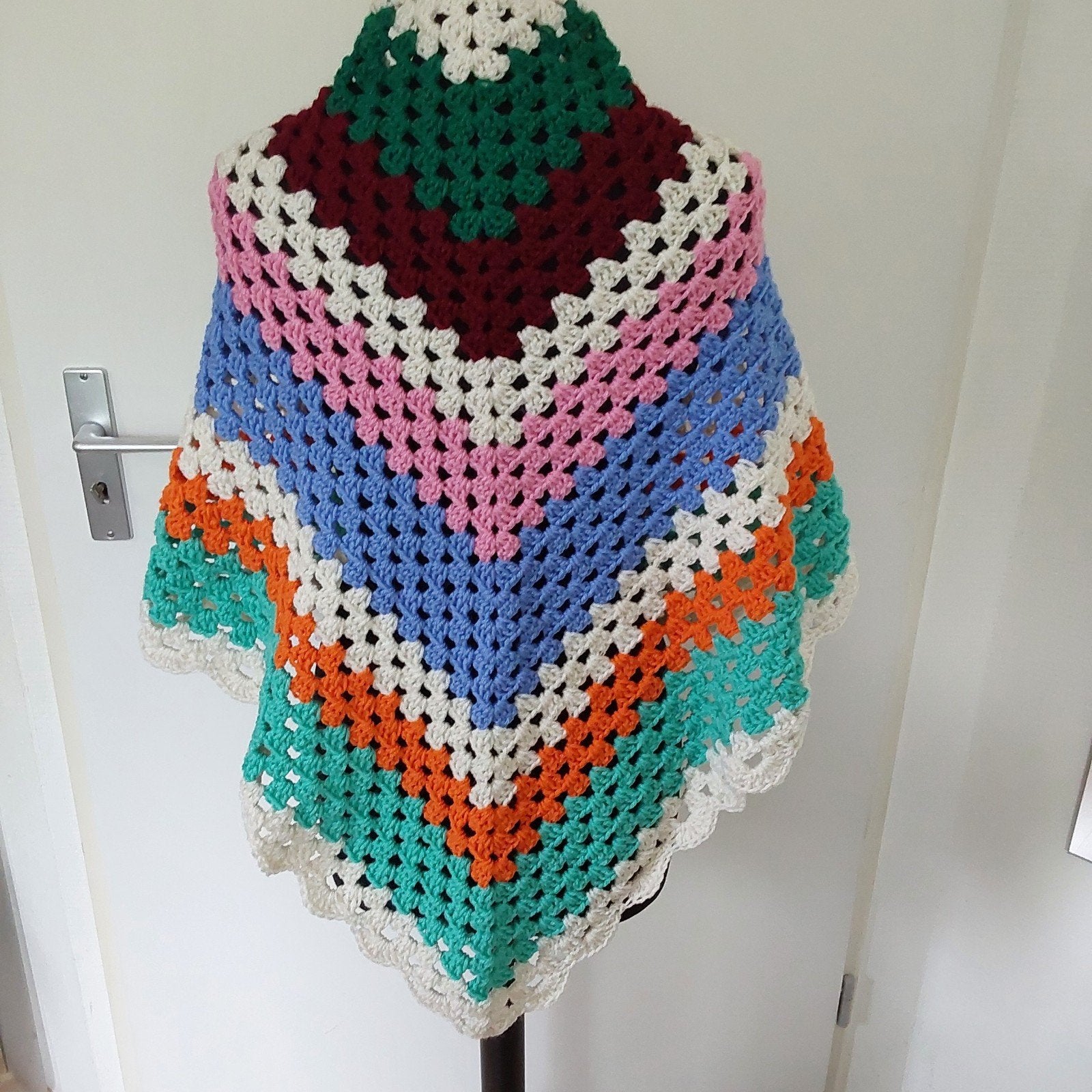 Nieuw!!!!
Prachtige, handgehaakte omslagdoek., Ophalen of Verzenden, Nieuw, Maat 46/48 (XL) of groter