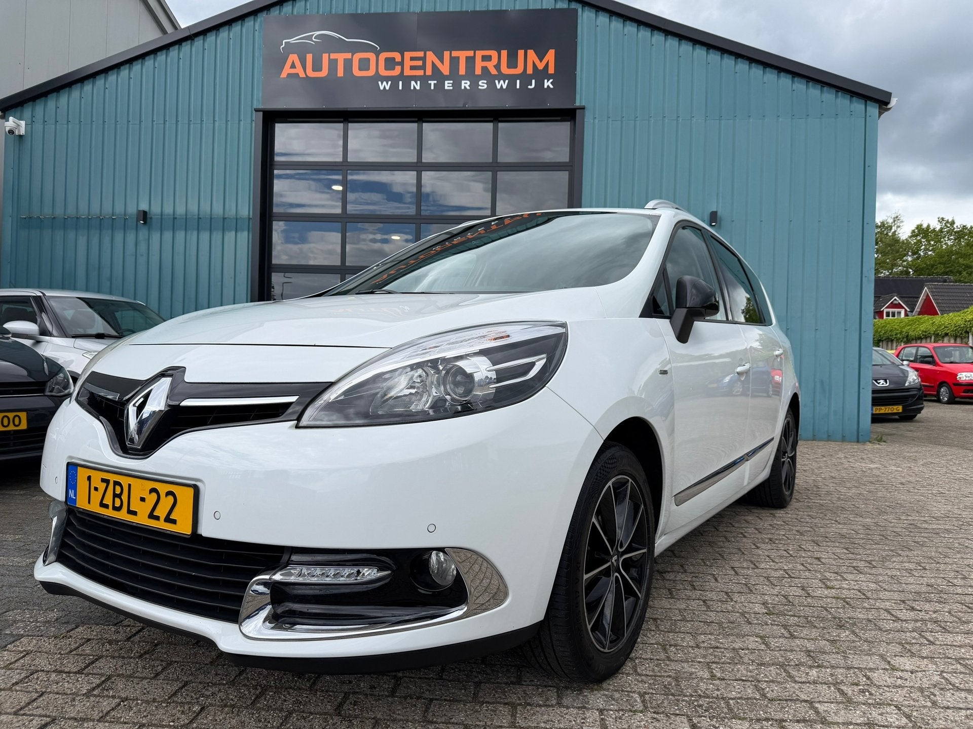 Renault Grand Scénic 1.2 TCe Bose Luxe uitvoering, Auto's, Voorwielaandrijving, Euro 5, Gebruikt, Zwart