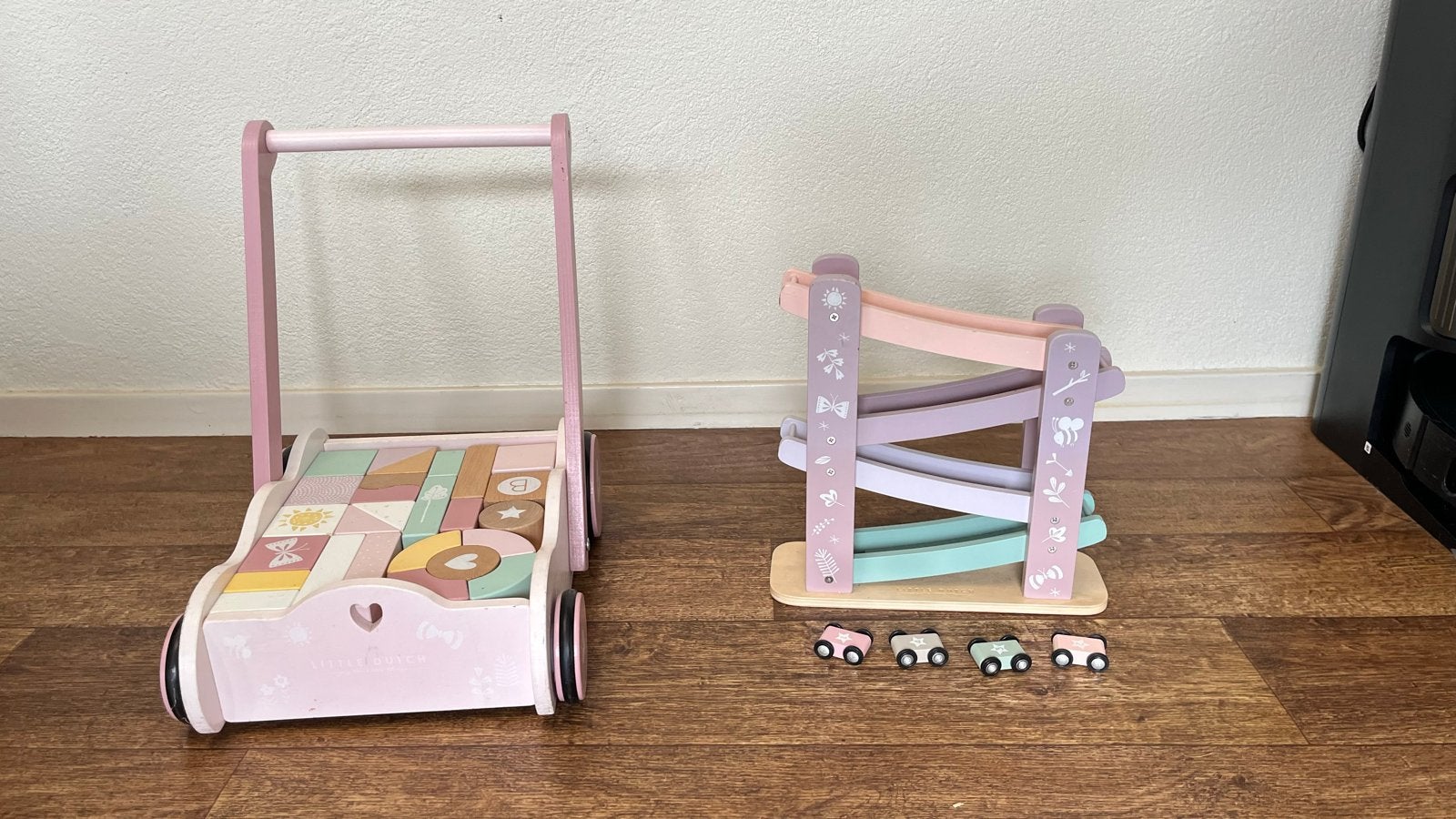 Houten loopwagen en autobaan van Little Dutch, Kinderen en Baby's, Speelgoed | Houten speelgoed, Ophalen, Gebruikt, Rij- of Hobbelspeelgoed