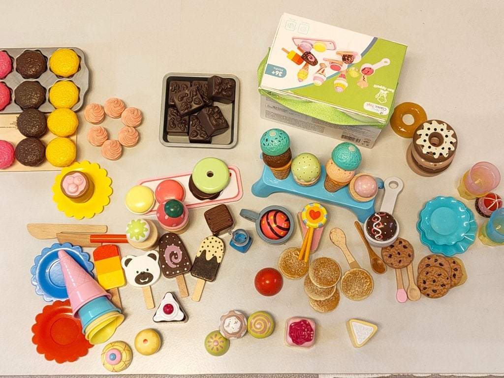 Speelgoedijsjes en gebak: ijshoorntjes, muffins en koekjes, Ophalen of Verzenden, Gebruikt, Overige materialen, Speelkeuken-accessoire