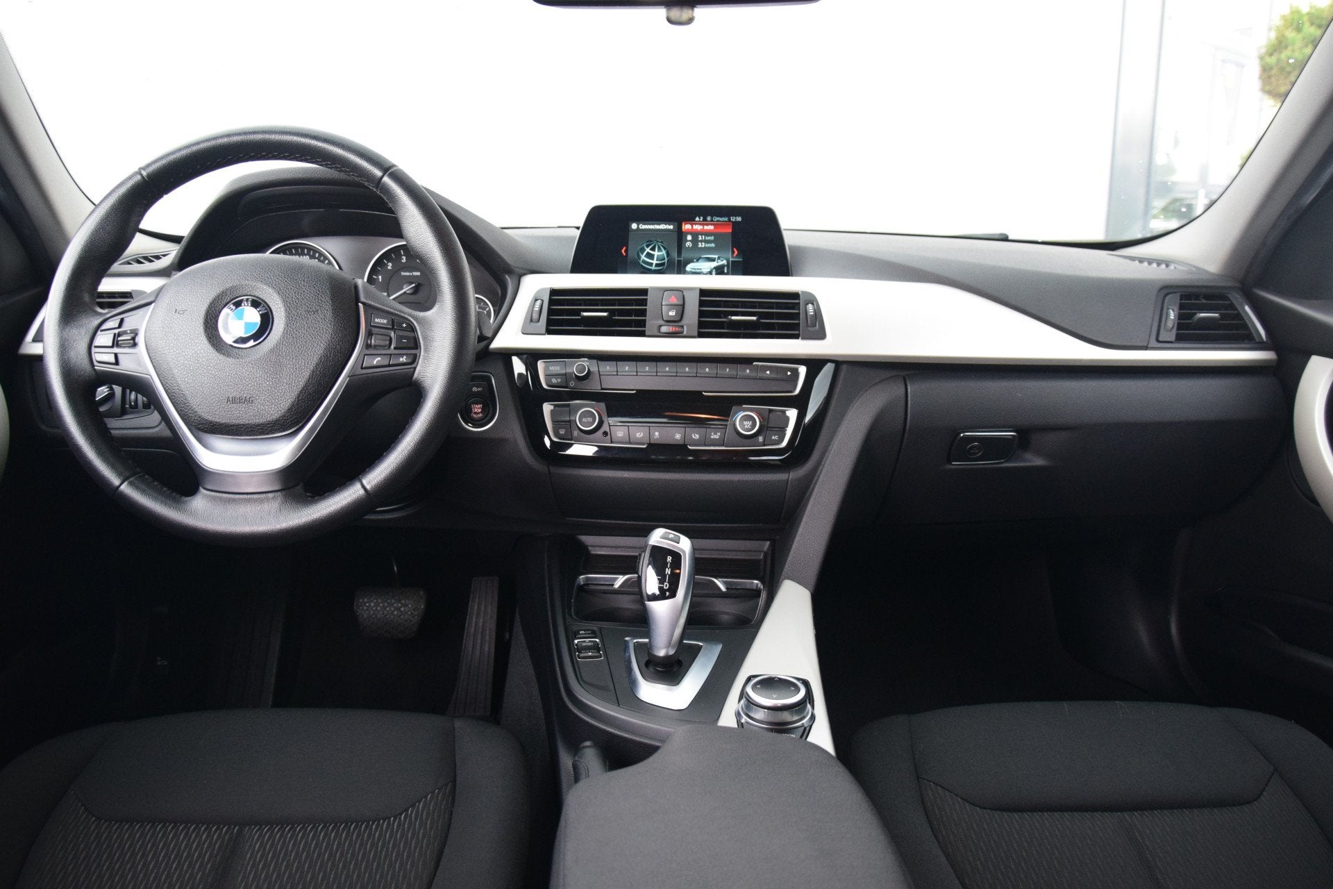 BMW 3 Serie 318i Executive Priv/Glass Navi Led 19'LMV, Automaat, Blauw, Origineel Nederlands, 3 cilinders