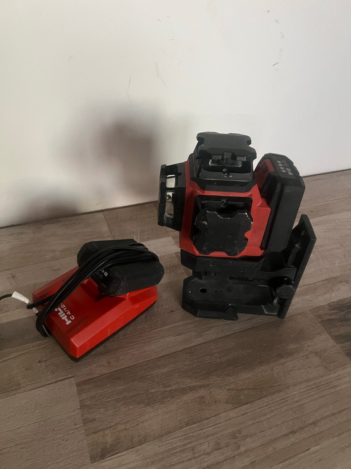 Hilti PM 30-MG Multilijnlaser - Zeer goede staat, Ophalen of Verzenden, Zo goed als nieuw, Licht