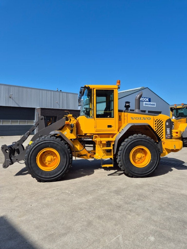Volvo L60E wiellader, Ophalen