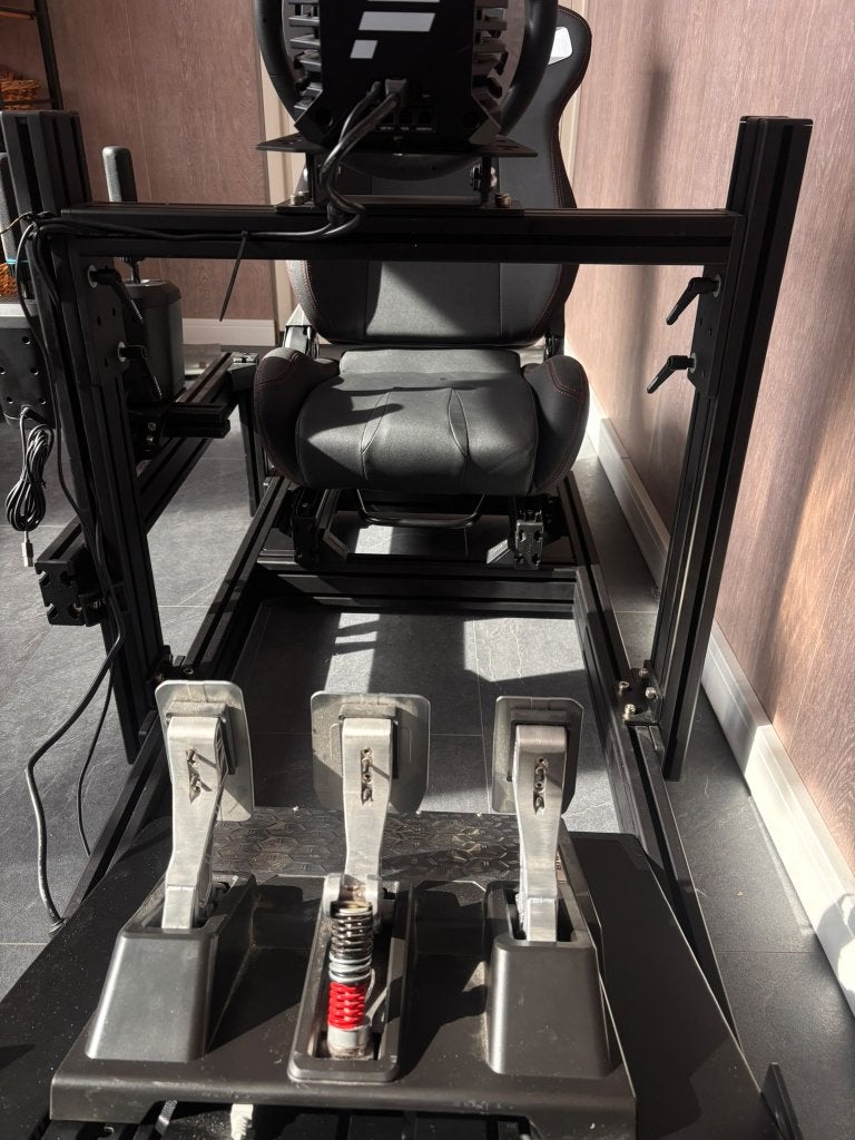 Foto 3 van Complete Racing Sim - DD 8Nm / GT Omega / T-LCM / 2x Shifter
