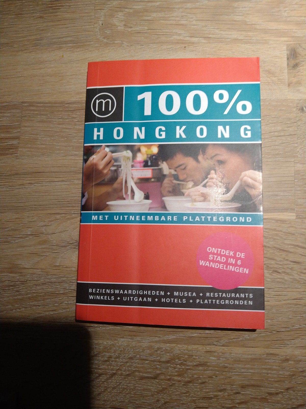 100% Hong Kong Time to Momo, Overige merken, Europa, Ophalen of Verzenden, Zo goed als nieuw
