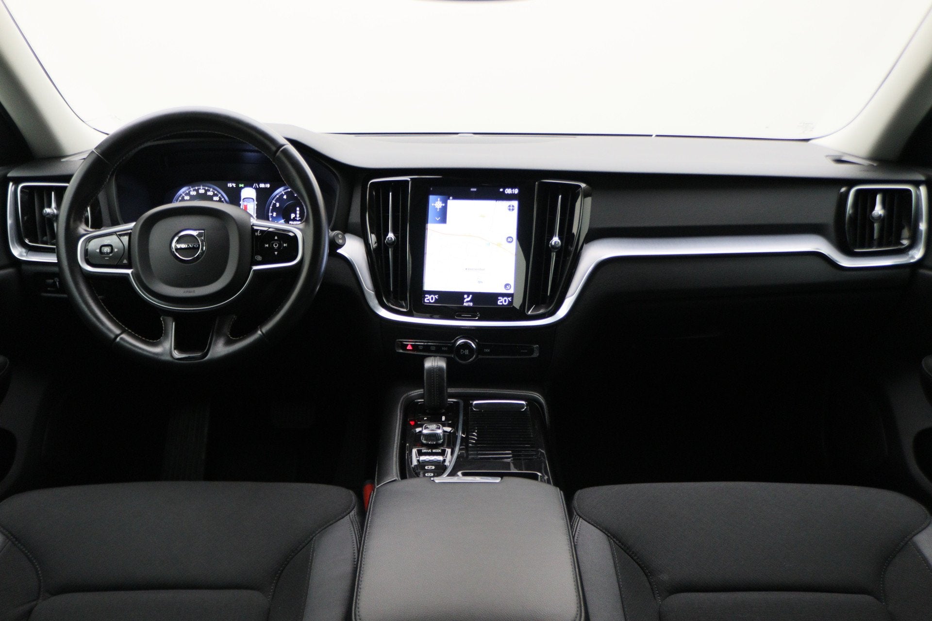 Volvo V60 2.0 T6 Twin Engine AWD Momentum Pro SOH 89%, Clima, Auto's, Automaat, Bluetooth, Gebruikt, 4 cilinders