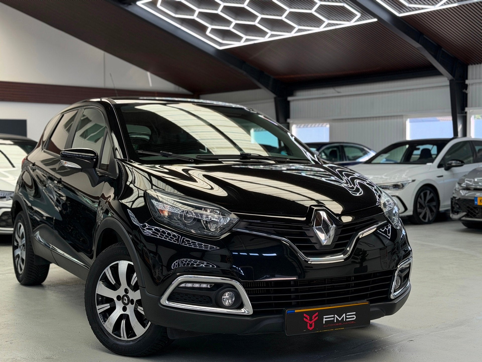 Renault Captur 1.2 TCe Expression Automaat Bluetooth, Stof, 4 cilinders, Zwart, 57 €/maand