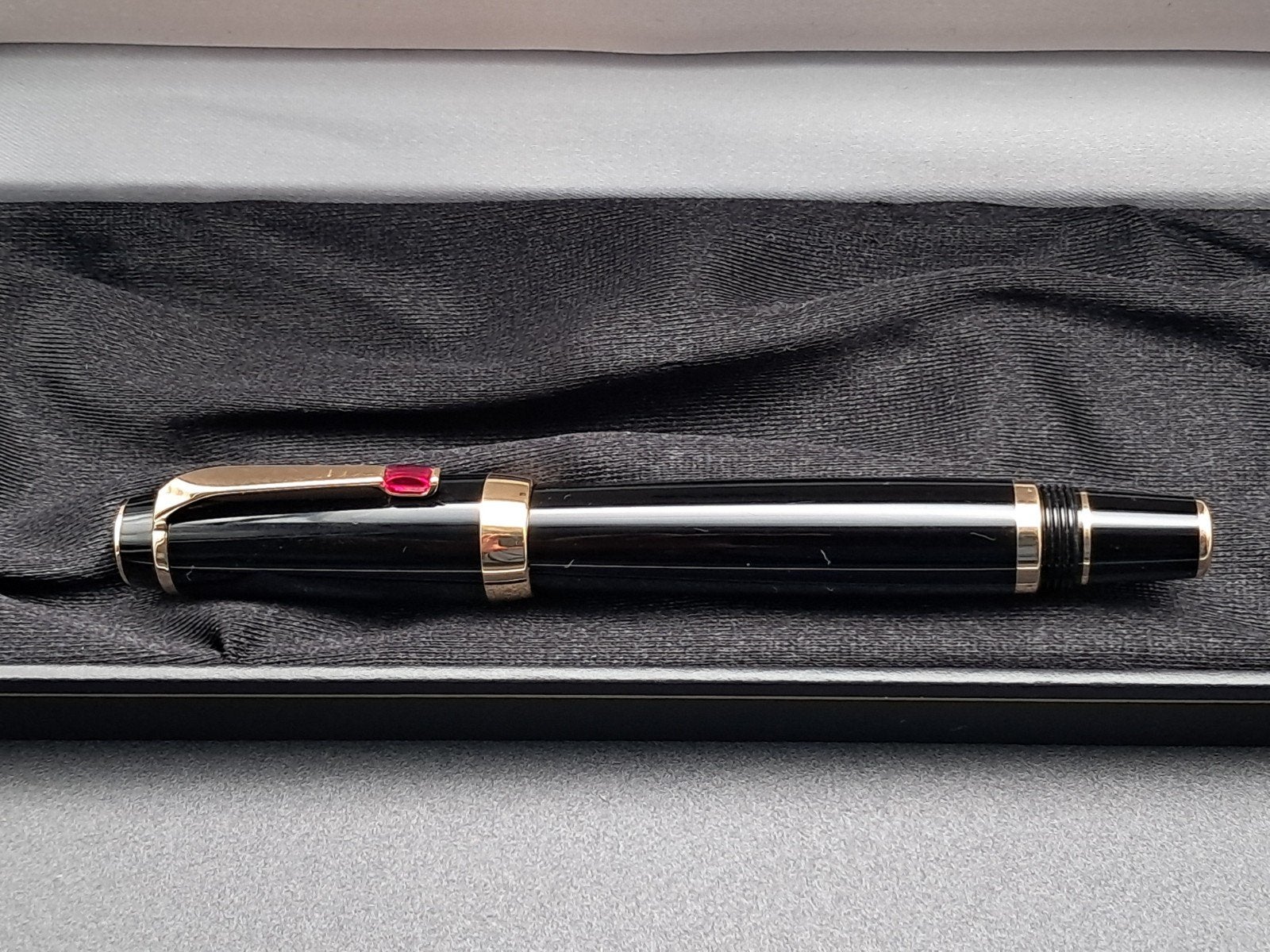 Montblanc Bohème Rollerbal
Montblanc Bohème Rollerbal .

Sti, Overige typen, Met doosje, Ophalen of Verzenden, Zo goed als nieuw