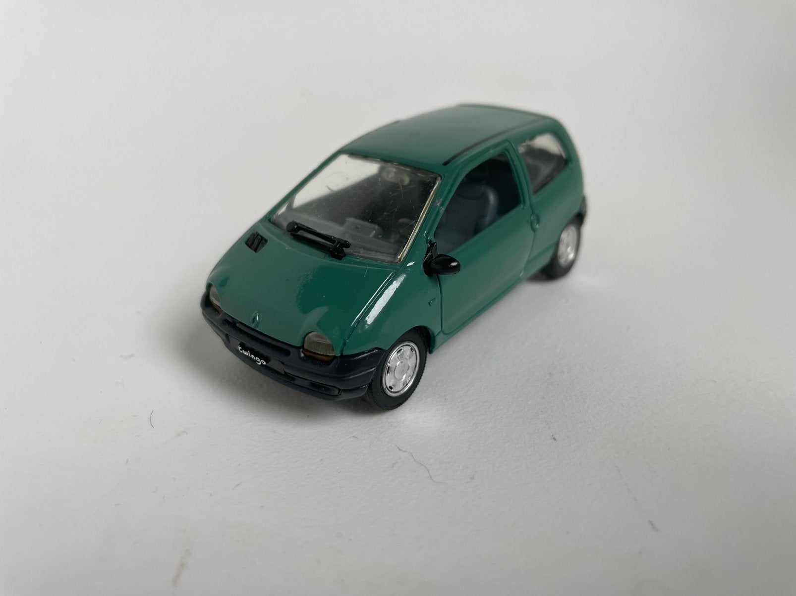 model Renault Twingo (oermodel) Groen Solido 1/43 achterbank, Ophalen of Verzenden, Gebruikt, Auto, Solido