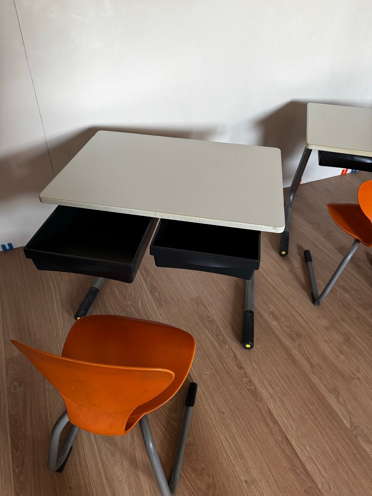 1x Schoolbureau met stoel, Ophalen, Gebruikt, Met lades, Metaal