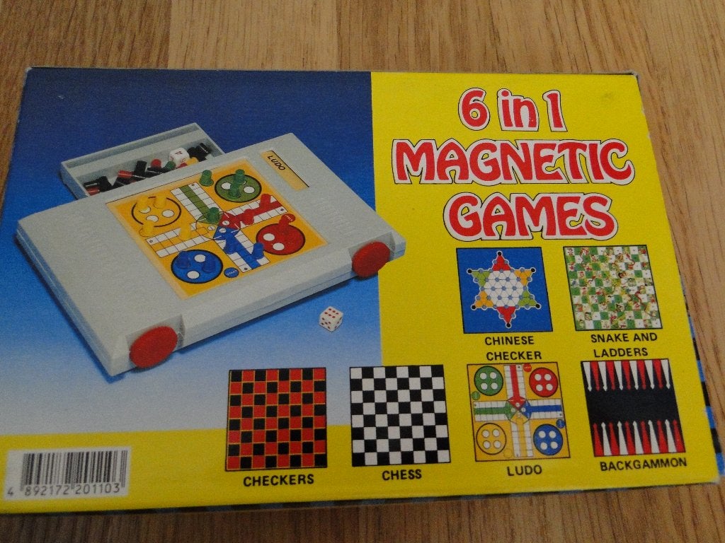 Te koop: 6 spellen in 1. Leuk voor onderweg, Hobby en Vrije tijd, Gezelschapsspellen | Bordspellen, Vijf spelers of meer, Ophalen of Verzenden