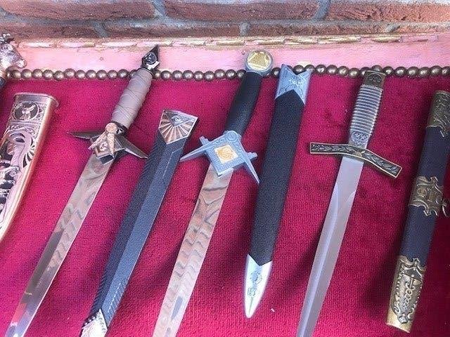 mooi lot van 4 dolken, allen netjes, Verzamelen, Ophalen of Verzenden, Overige soorten, Overige gebieden, Mes of Dolk