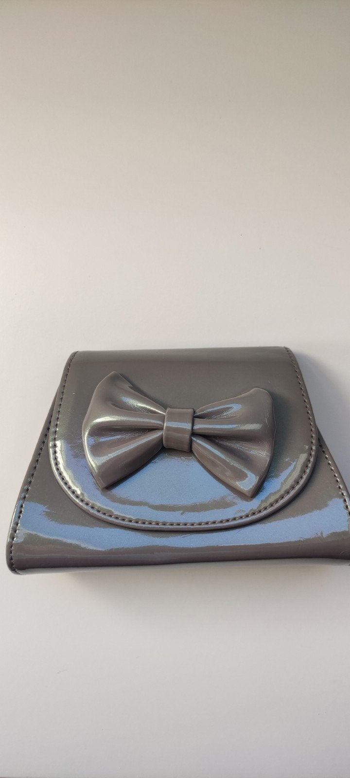 Grijze clutch met strik, Sieraden, Tassen en Uiterlijk, Ophalen of Verzenden, Zo goed als nieuw, Grijs, Avondtasje