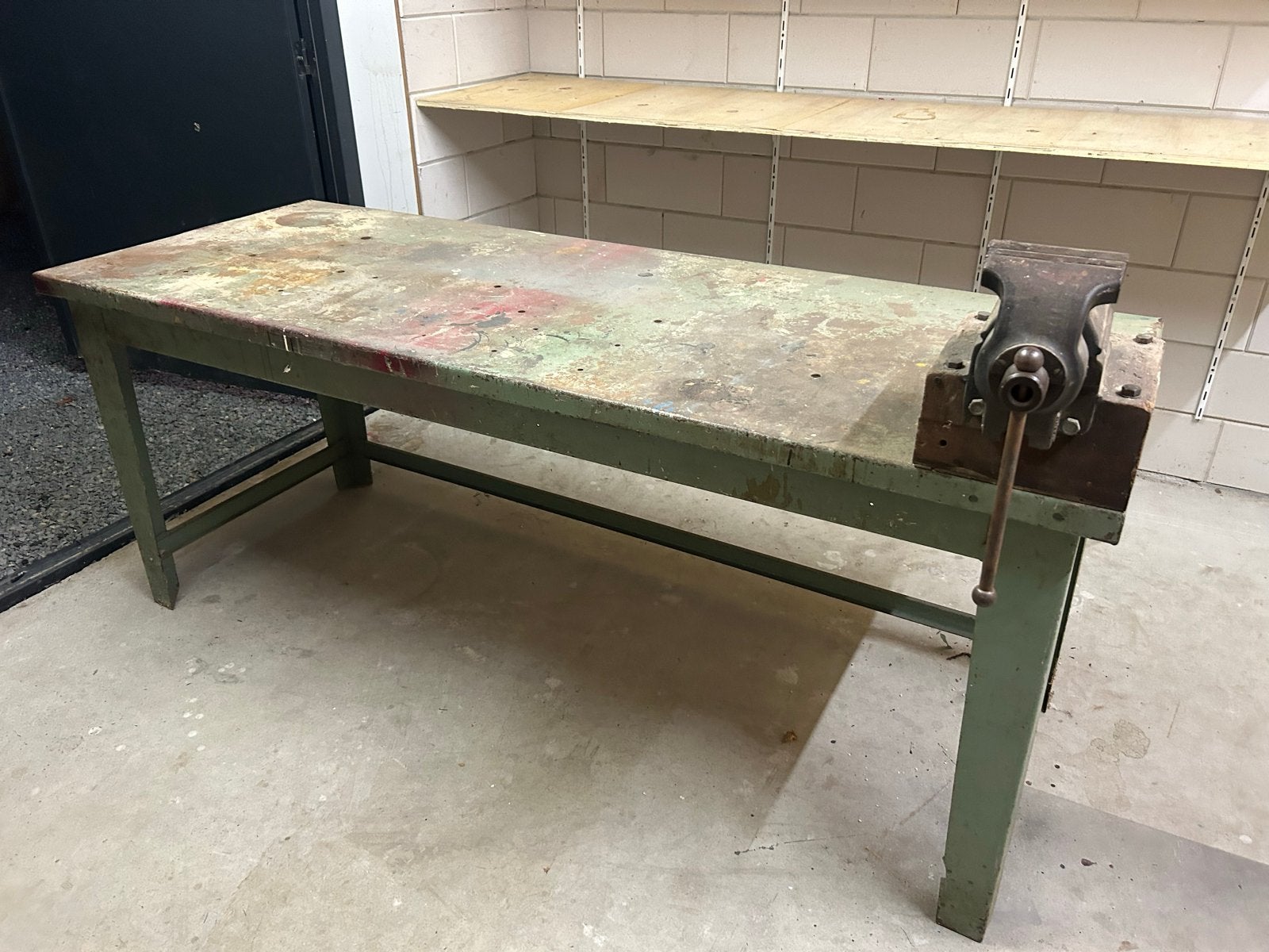 Oude Stalen Vintage Werkbank 200x75cm met Bankschroef