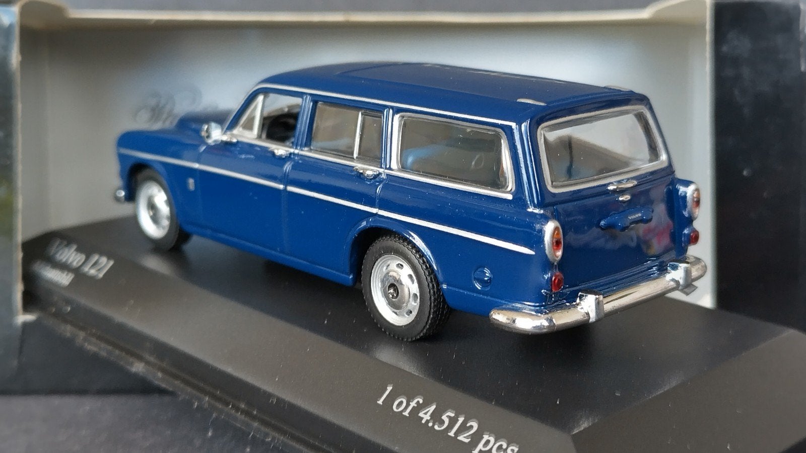Volvo 121 Amazon Stationcar midnattsbli 1;43 Minichamps Pol, Hobby en Vrije tijd, Modelauto's | 1:43, Auto, Verzenden, Nieuw, Pauls Model Art