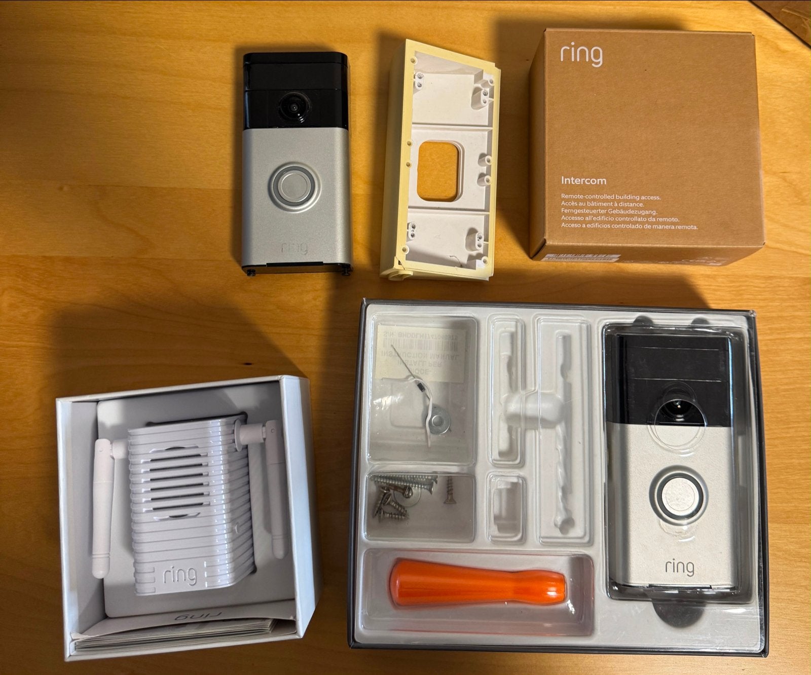 Ring Kit: 2x Doorbell, 1x Intercom, 1x Chime Pro, Huis en Inrichting, Deurbellen, Ophalen, Bewegingsdetectiesensor, Zo goed als nieuw
