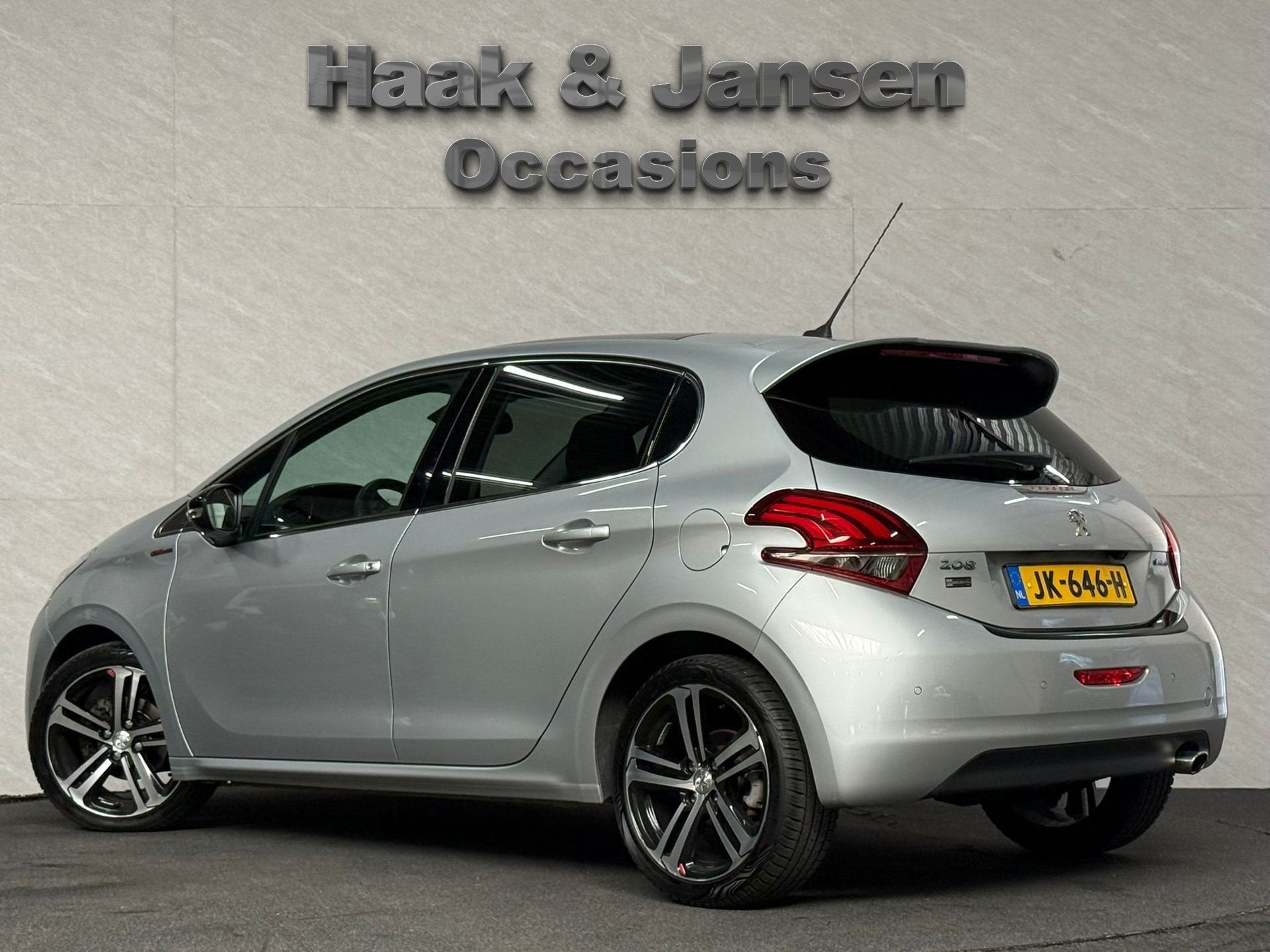 Peugeot 208 1.2 PureTech GT-line Automaat Nap km! Pano, Gebruikt, 1199 cc, 49 €/maand, Origineel Nederlands