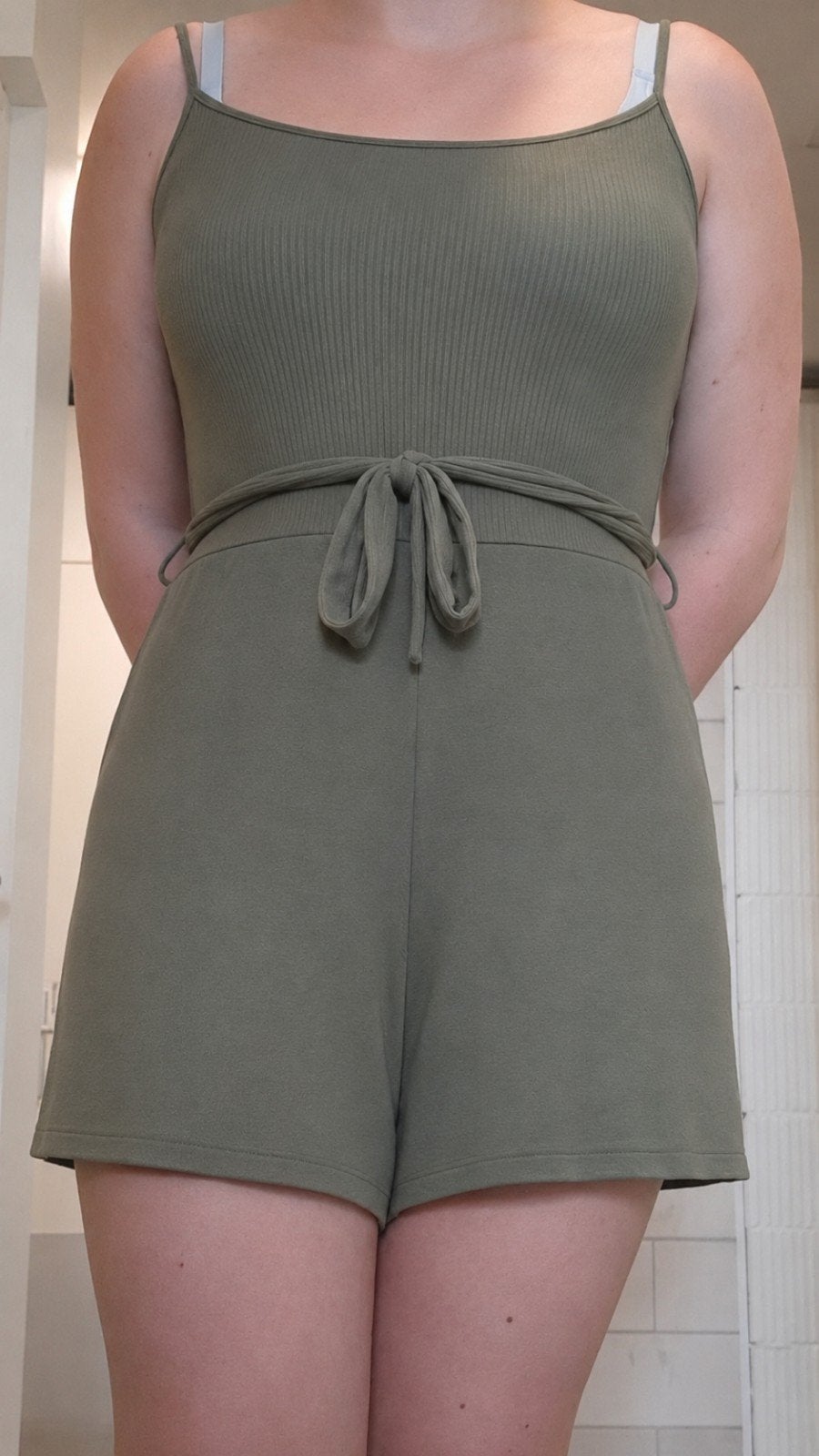 Groene jumpsuit met strikceintuur – maat L, Kleding | Dames, Jumpsuits, Maat 38/40 (M), Ophalen of Verzenden, Fb sister, Gedragen