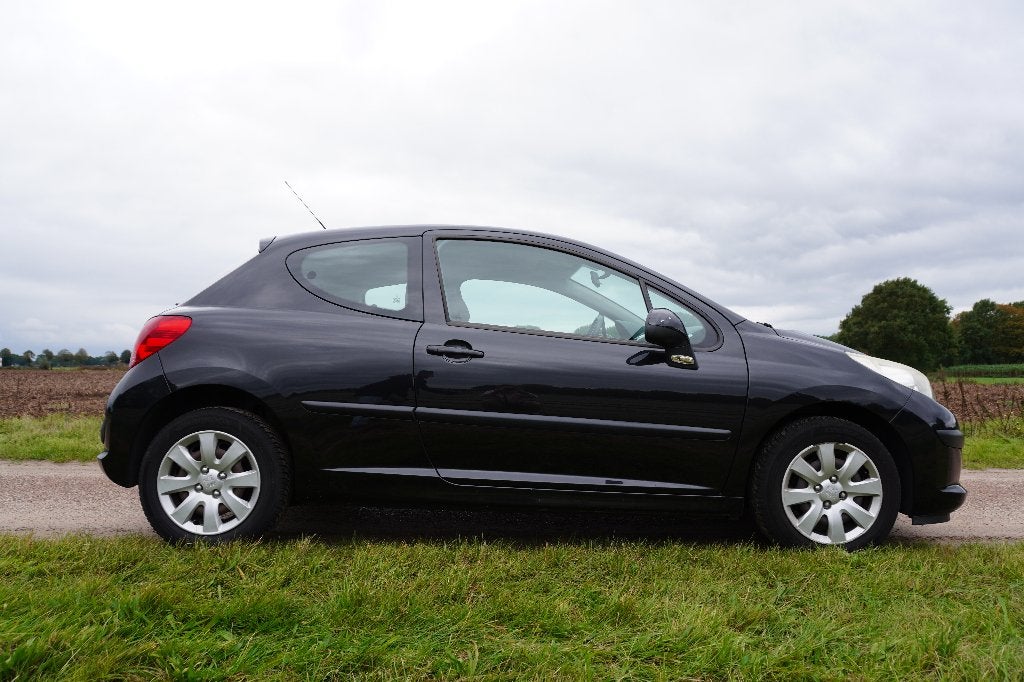Peugeot 207 1.4 VTI 16V 3DRS bj2008 Zwart, Auto's, Stof, Zwart, Handgeschakeld, 16 km/l