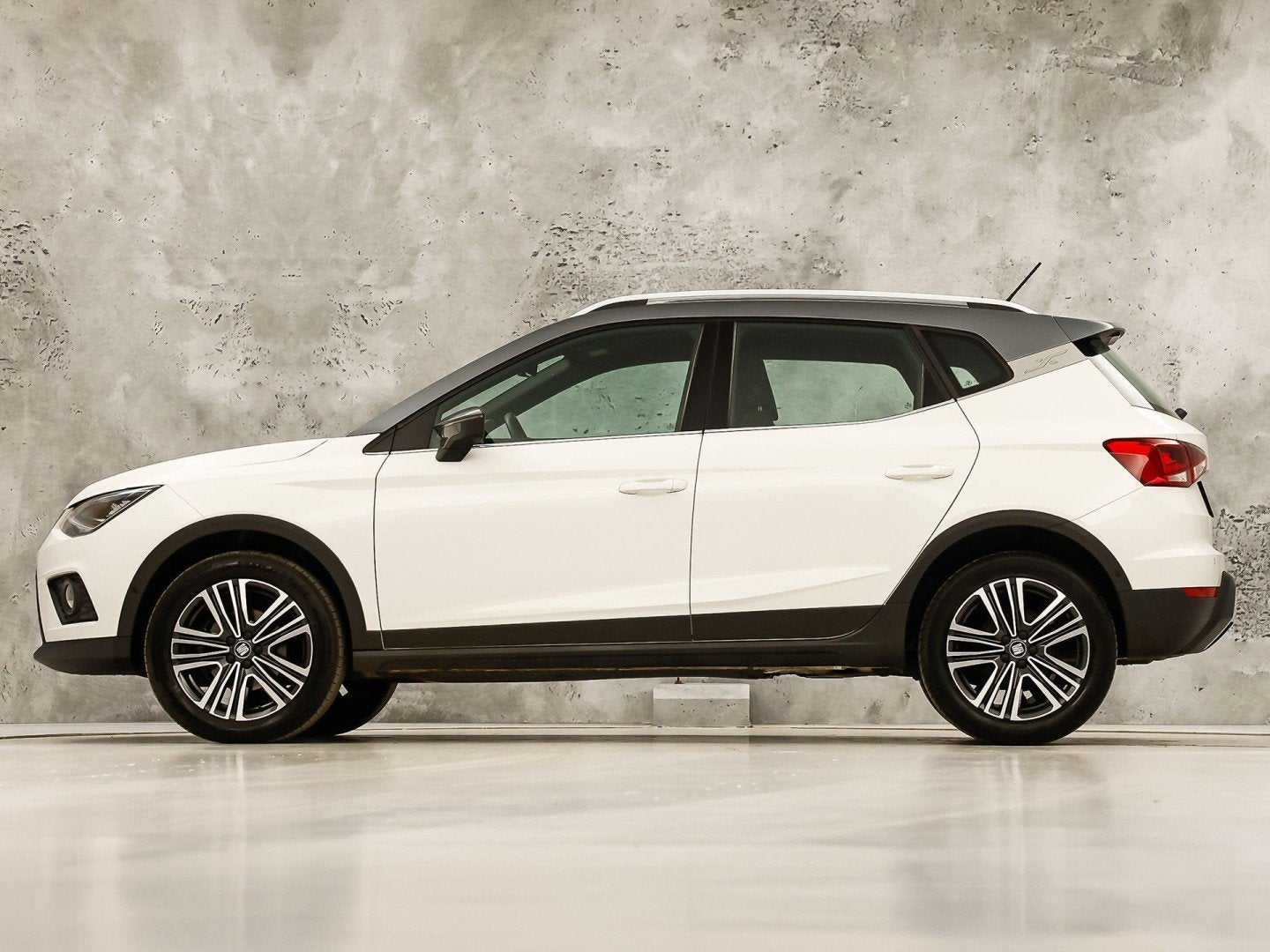 SEAT Arona 1.0 TSI Xcellence Launch Edition (APPLE CARPLAY,, Auto's, Voorwielaandrijving, 12 maanden, Stof, Bedrijf