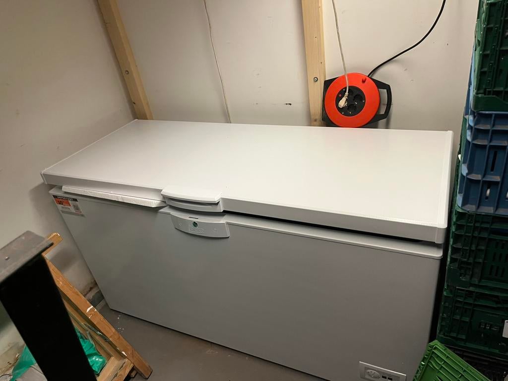 Vrieser beko hsm46740, Witgoed en Apparatuur, Vriezers en Diepvrieskisten, Vrieskist, Zo goed als nieuw, Vrijstaand, 90 cm of meer