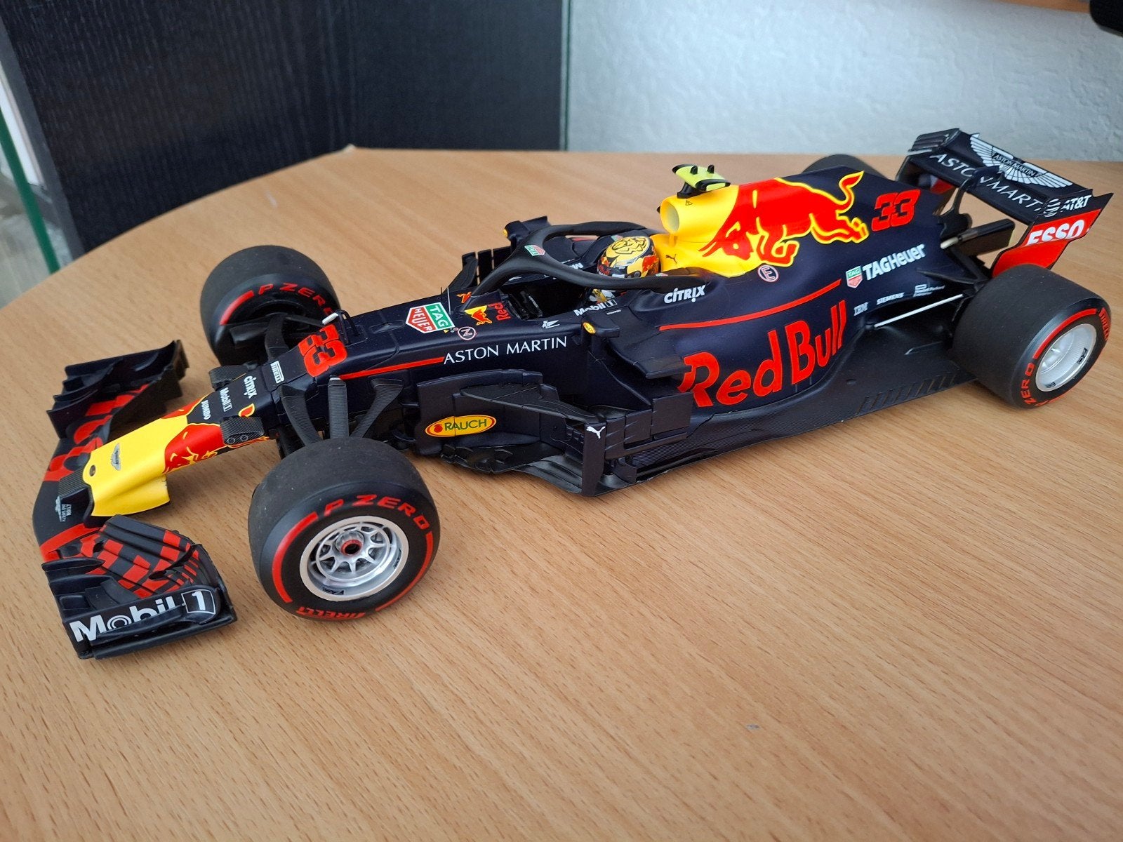 Max Verstappen Red Bull RB14 2018 Austria GP Minichamps 1:18, Hobby en Vrije tijd, Modelauto's | 1:18, Zo goed als nieuw, Auto