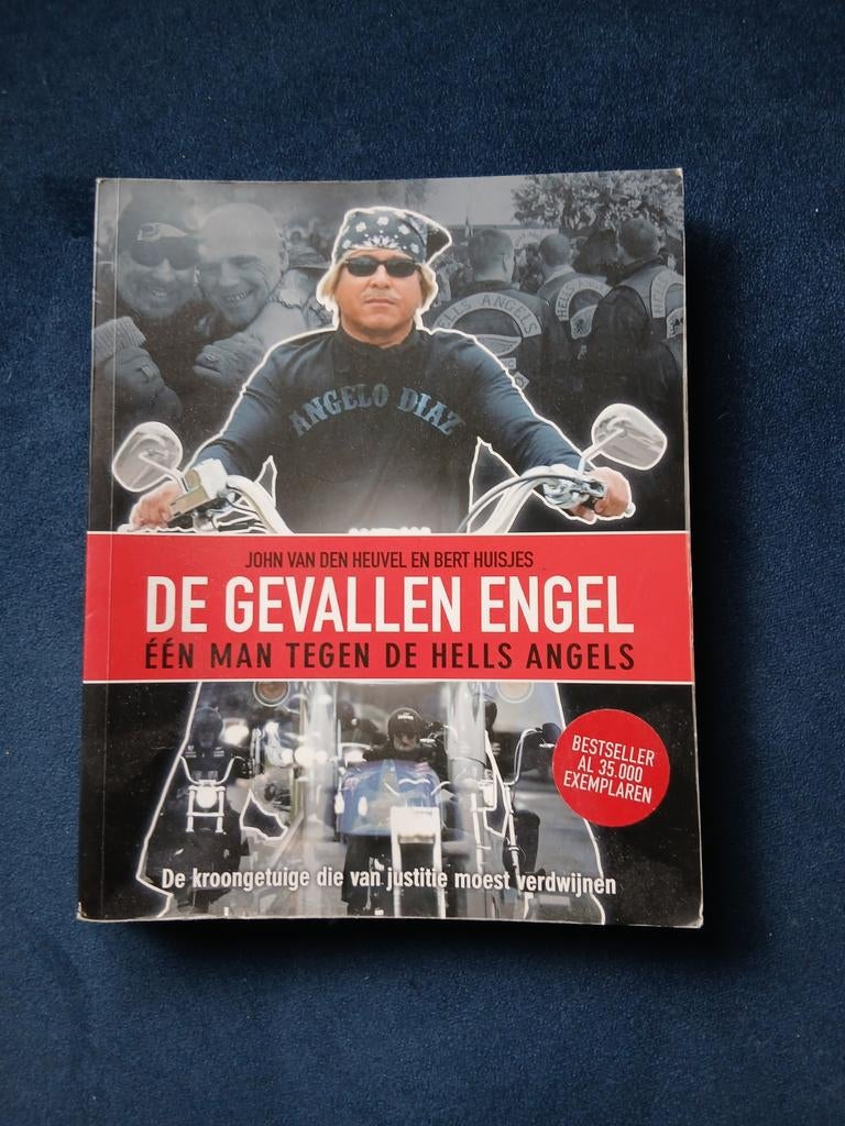 De Gevallen Engel - John van den Heuvel & Bert Huisjes, Boeken, Ophalen of Verzenden, Gelezen, John van den Heuvel, Bert Huisjes