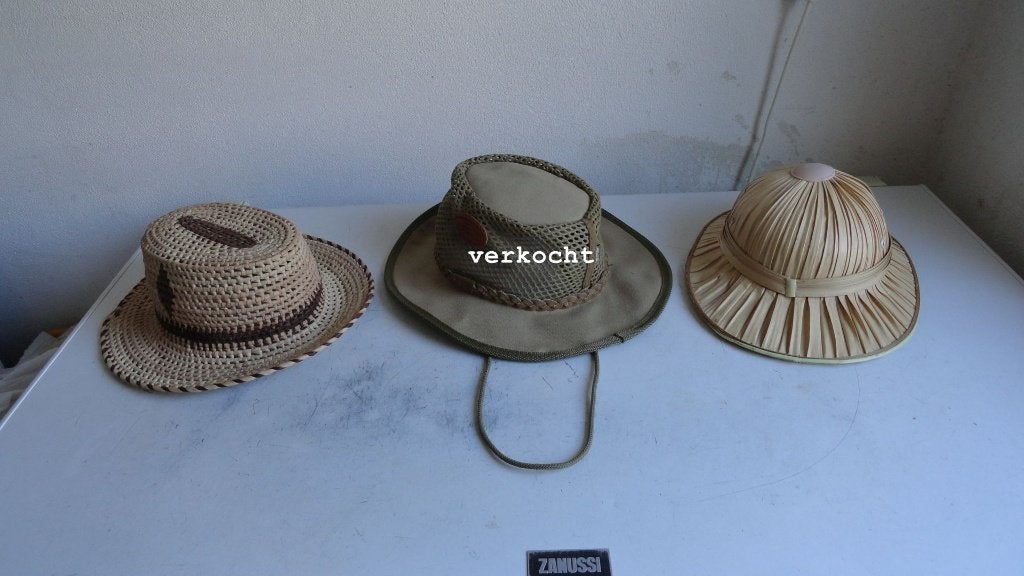 Safarihoed, 2 stuks, Kleding | Heren, Hoeden en Petten, Ophalen of Verzenden, Zo goed als nieuw, Hoed