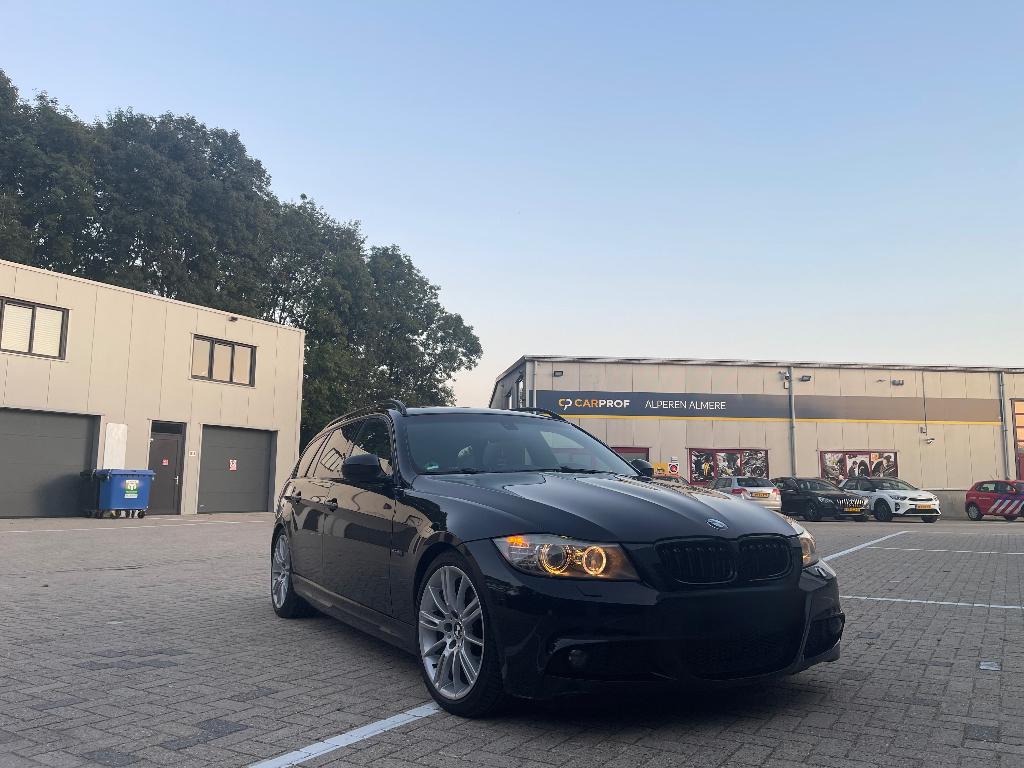 BMW 325D AUT 2009 Zwart | M57 motor, Auto's, Automaat, Achterwielaandrijving, 1800 kg, Beige