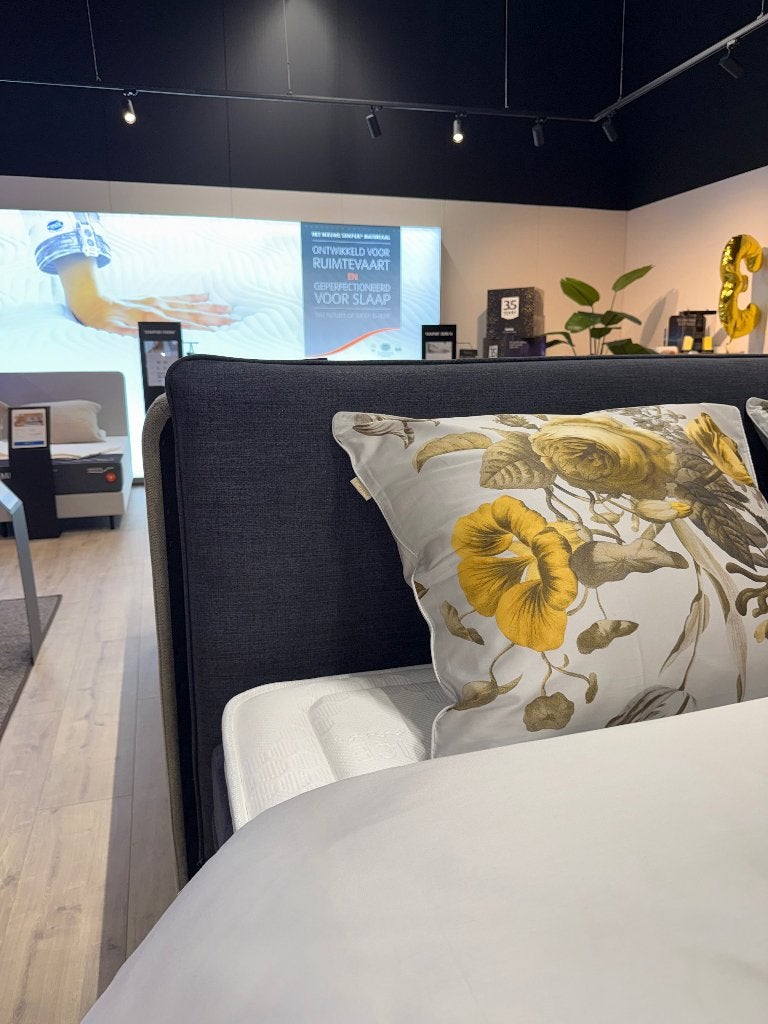 Foto 4 van Luxe Donkerblauwe Boxspring 180x210 | SHOWROOMMODEL 1995,-