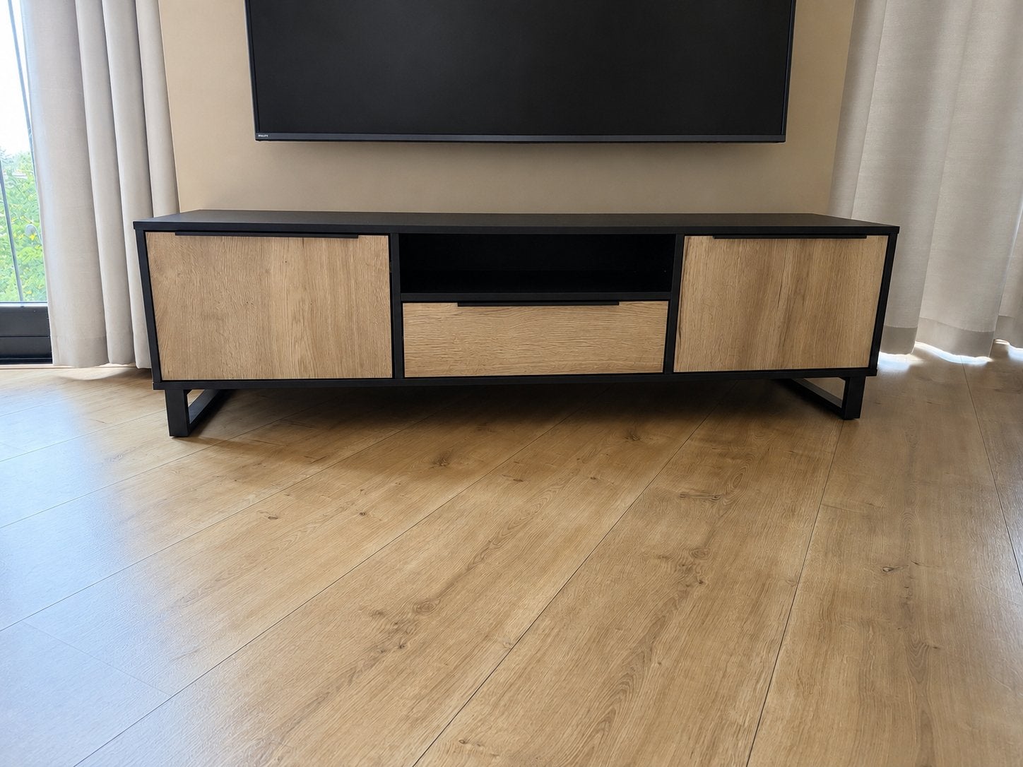 Modern TV-meubel, Ophalen, 150 tot 200 cm, Eikenhout, Zo goed als nieuw