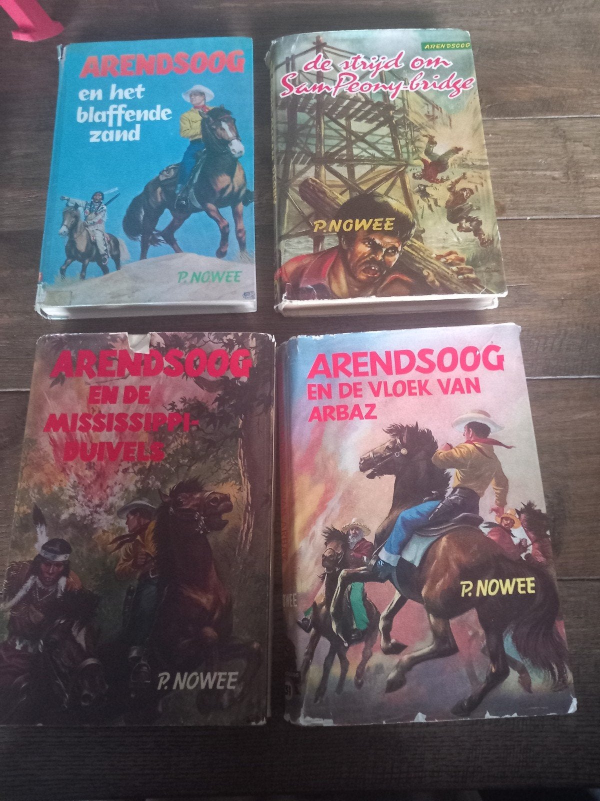 Oude Arendsoog boeken, Boeken, Ophalen of Verzenden, Gelezen