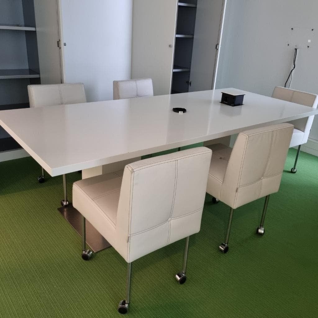 aantal wit lederen fauteuil verrijdbaar merk GELDERLAND