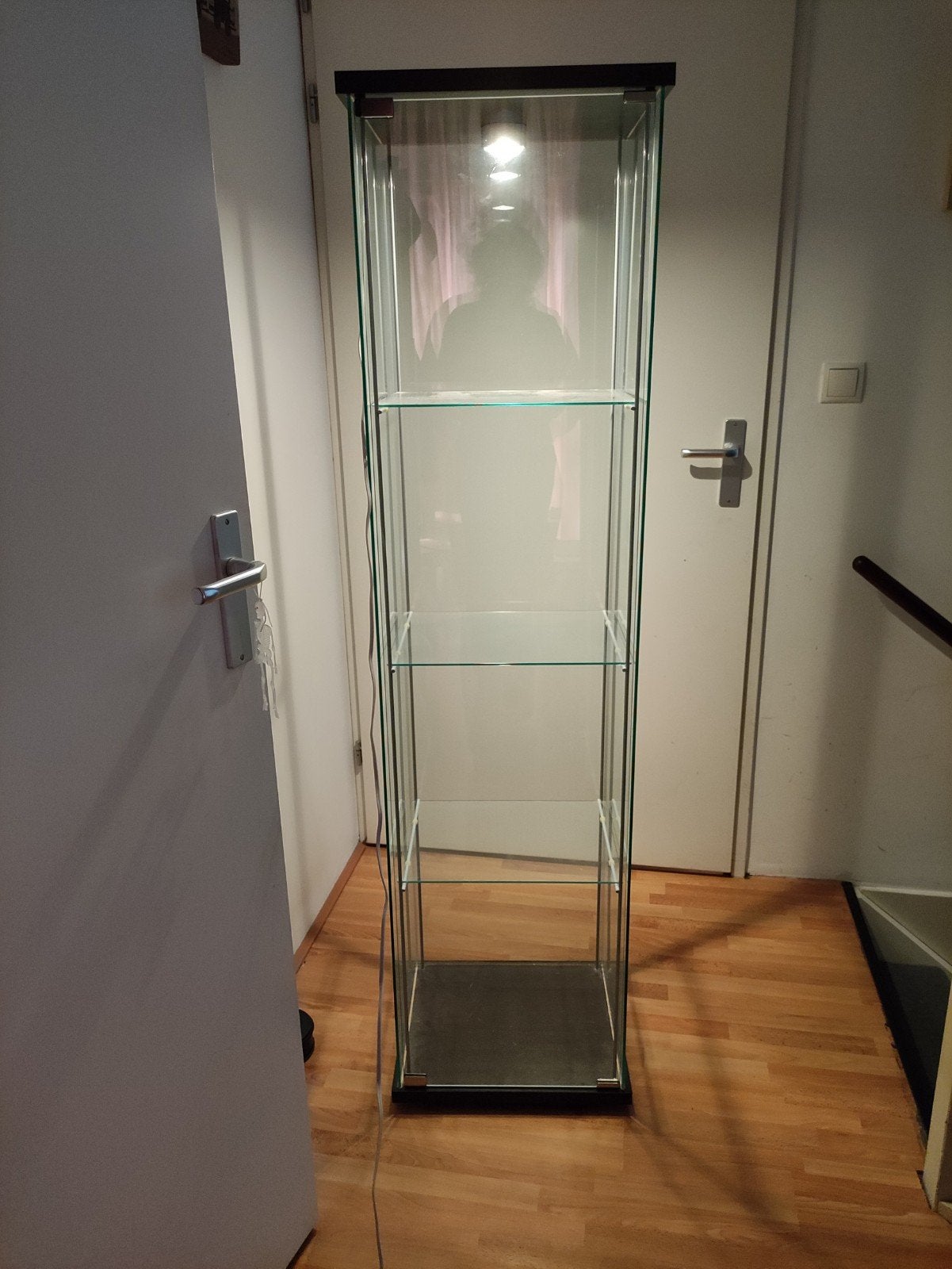 Detolf vitrinekast met verlichting, Huis en Inrichting, Ophalen, 50 tot 100 cm, Zo goed als nieuw, 150 tot 200 cm