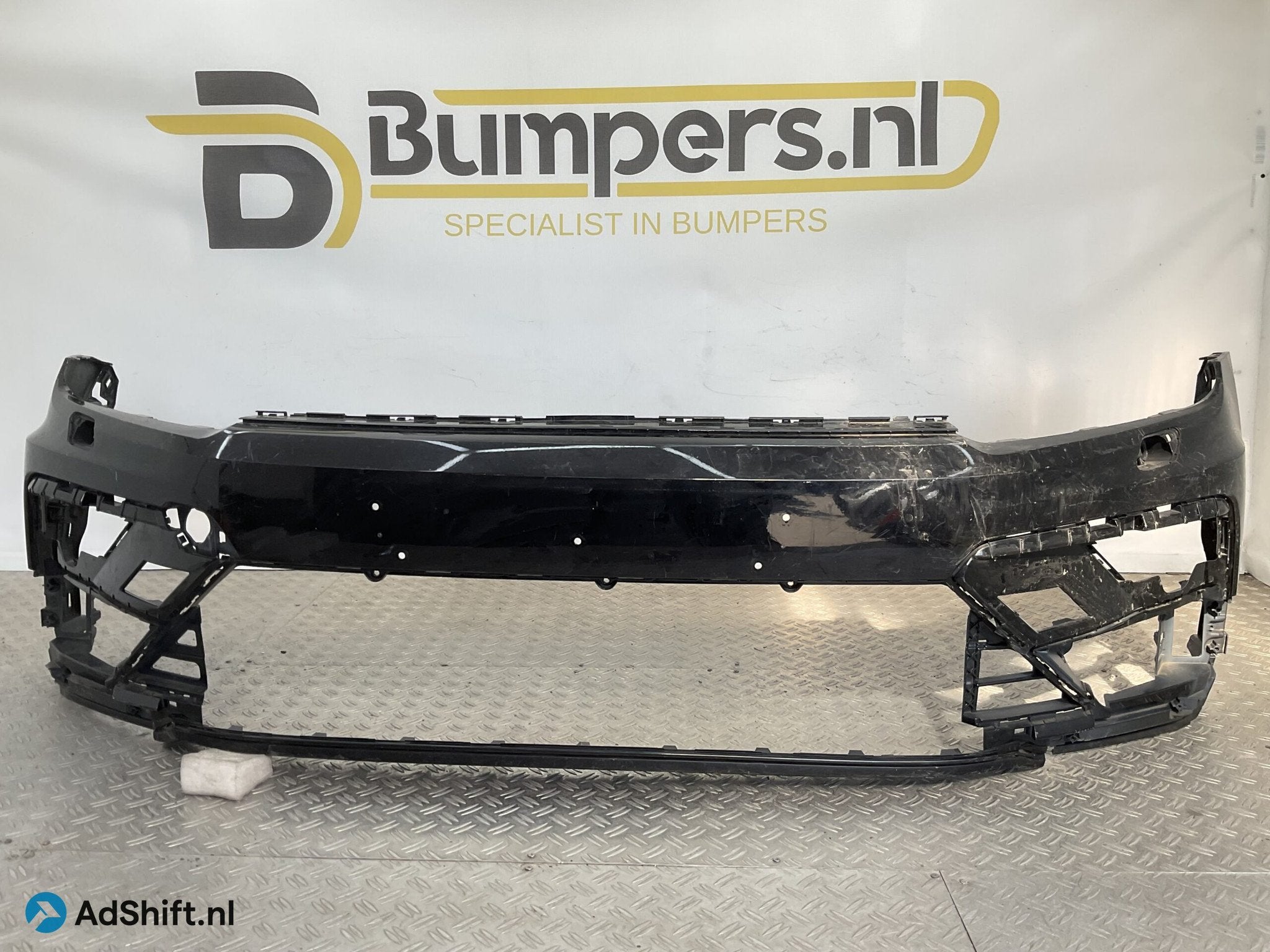 Bumper Volkswagen Tiguan 5NN R line R-Line kls pdc 5NN807221, Auto-onderdelen, Carrosserie en Plaatwerk, Bumper