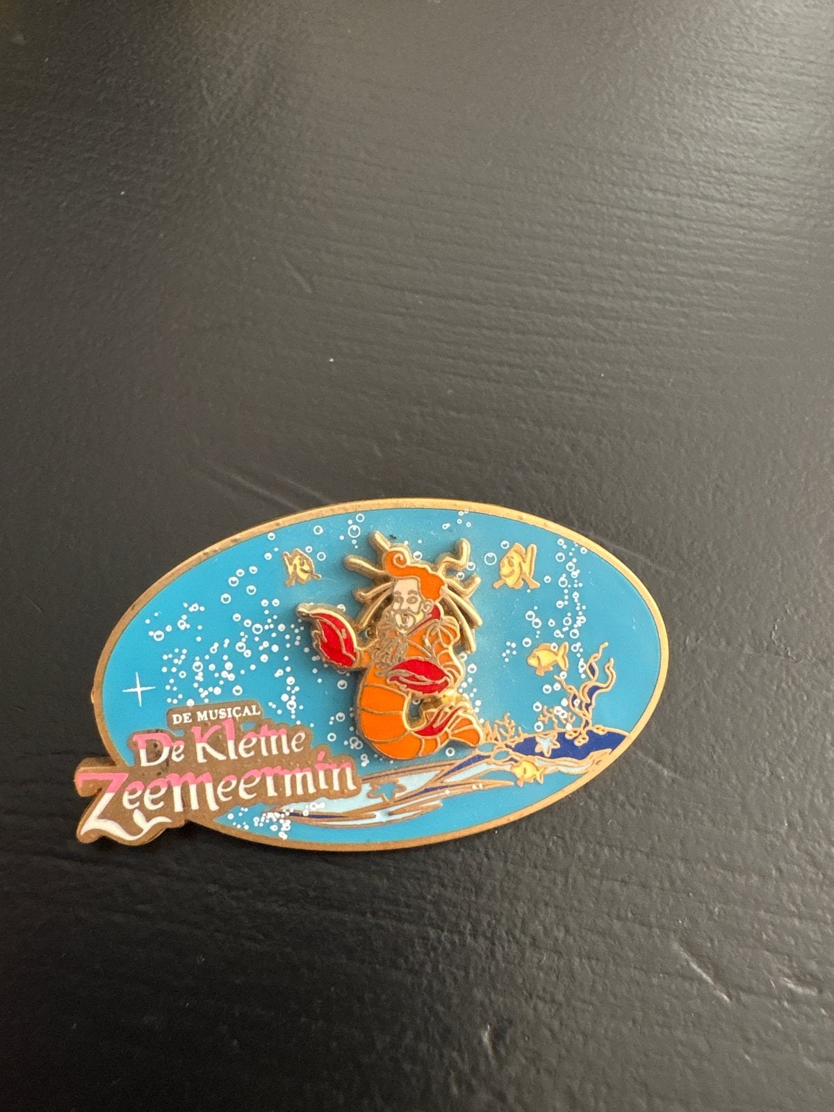 De Kleine Zeemeermin Musical Pin Efteling Studio 100, Ophalen of Verzenden, Zo goed als nieuw, Figuurtje, Speldje of Pin