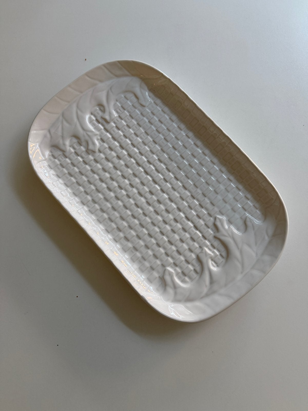 Bordallo Pinheiro Asparagus Tray Wit Weave, vintage, Overige merken, Keramiek, Ophalen of Verzenden, Zo goed als nieuw