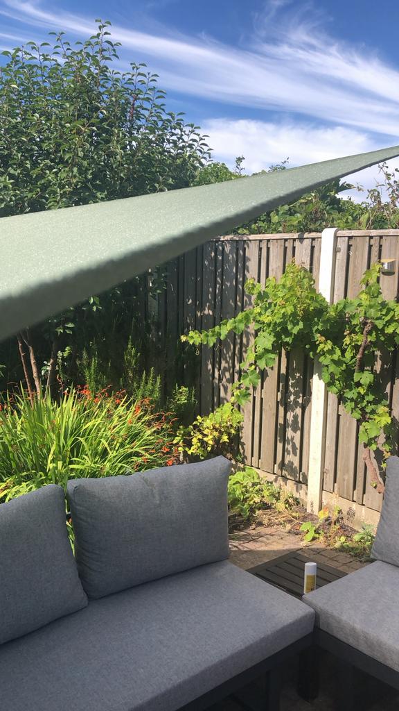 Nestling schaduwdoek driehoek 360x360x360 groen met palen, Ophalen, Zo goed als nieuw