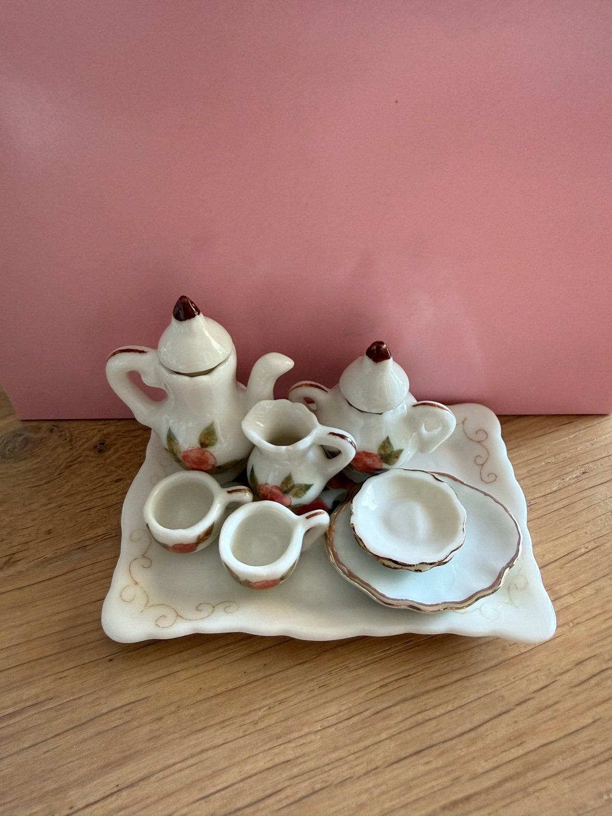 Miniatuur theeserviesje met roosjes decoratie, Ophalen