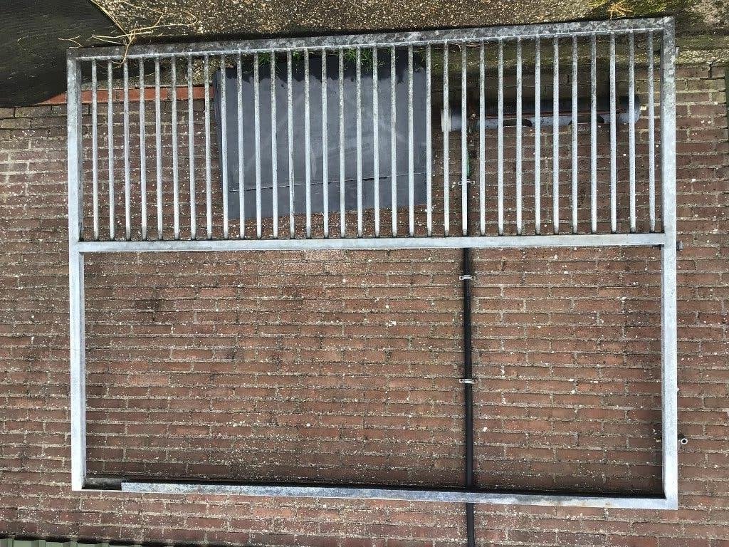 Paardenhek, Stalling