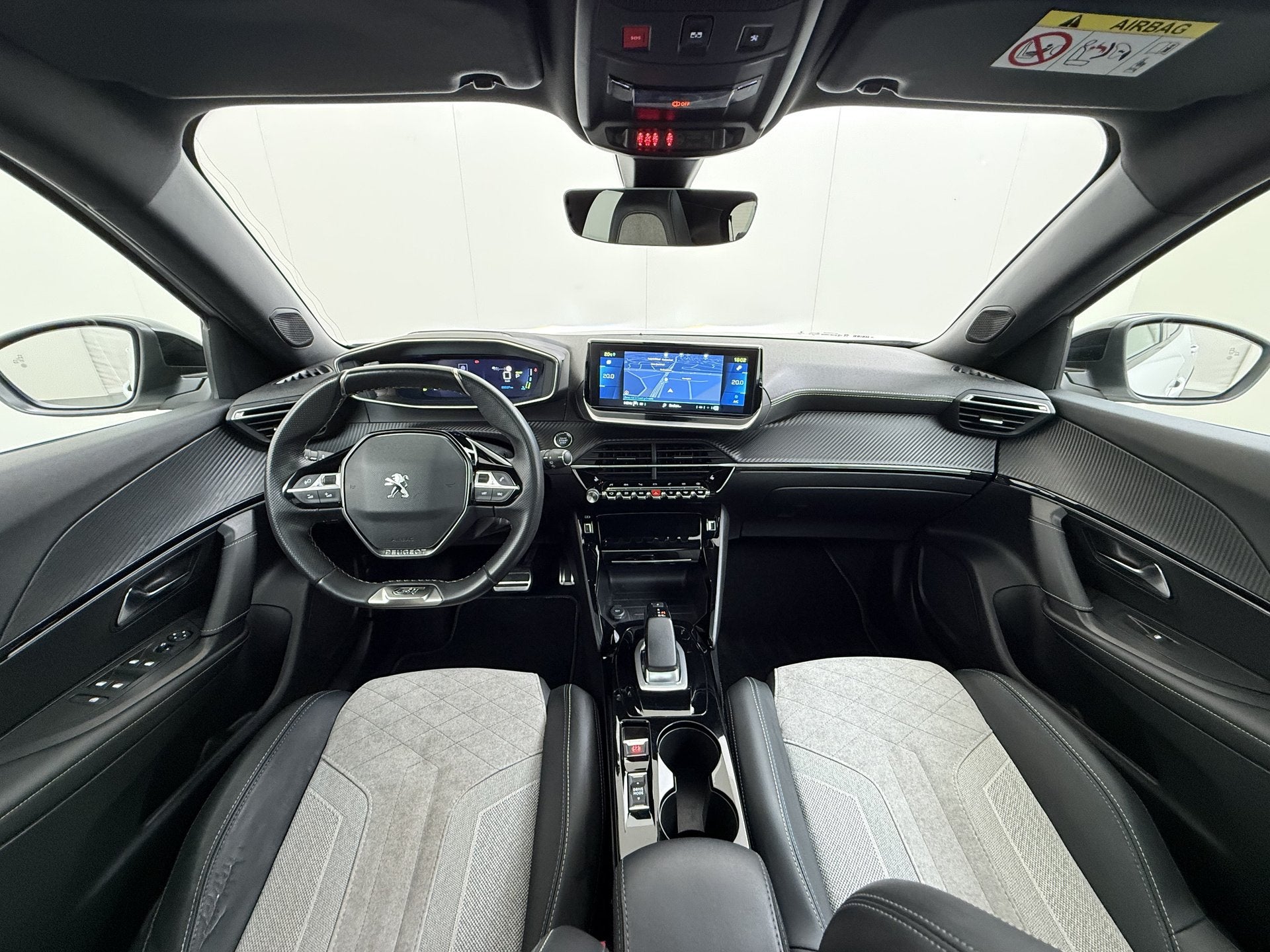 Peugeot e-2008 EV GT Pack SOH 90% Panoramadak Adap.Cruise 36, Auto's, 136 pk, Gebruikt, Zwart, 24 min