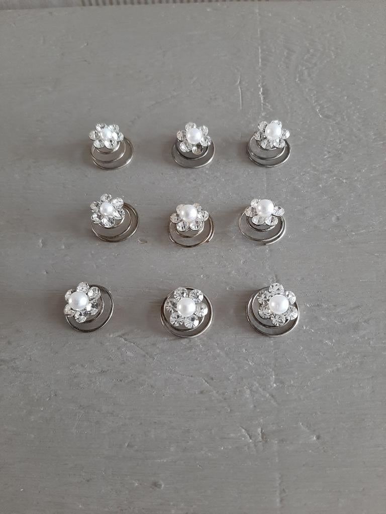 Negen curlies met een bloem van diamantjes., Ophalen of Verzenden, Gebruikt, Haarspeld