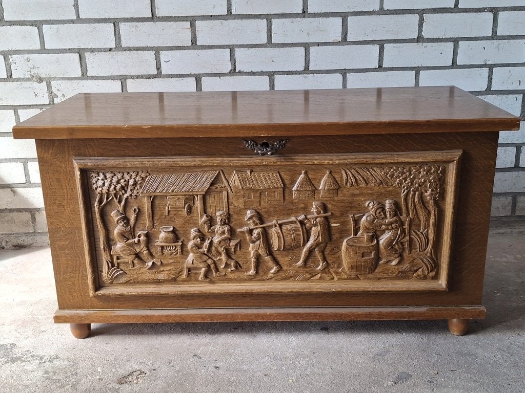 Houten kist met gedetailleerd houtsnijwerk, Ophalen, 50 – 75, Gebruikt, Minder dan 50 cm