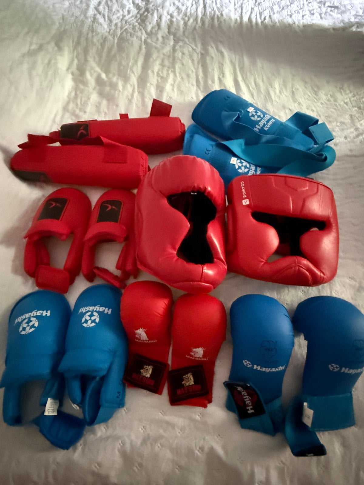Vechtsport beschermingsset: handschoenen, scheen- en hoofdbe, Vechtsportbescherming, Ophalen of Verzenden, Zo goed als nieuw, Jiu-Jitsu