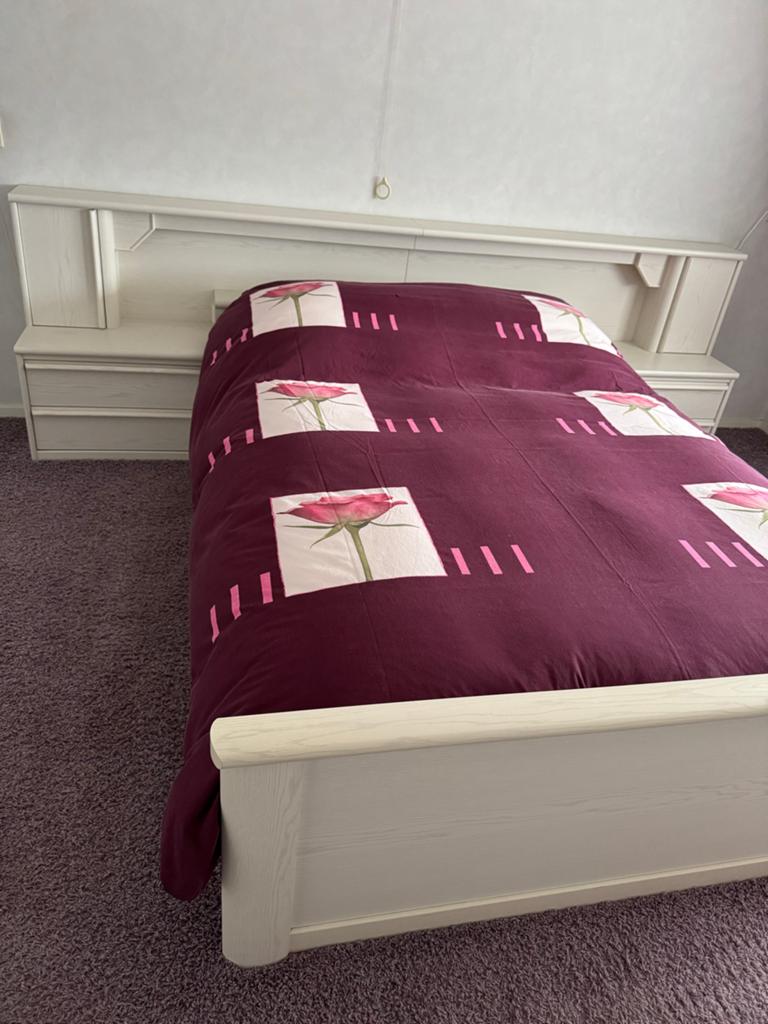 Complete slaapkamer: bed 140x200, nachtkastjes, commode, spi, Ophalen, Gebruikt, Tweepersoons